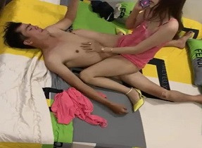 Đang rên la cực phê với anh hàng xóm thì chồng điện