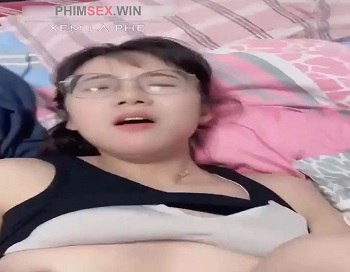 Gái xinh kính cận phang nhau cực sướng